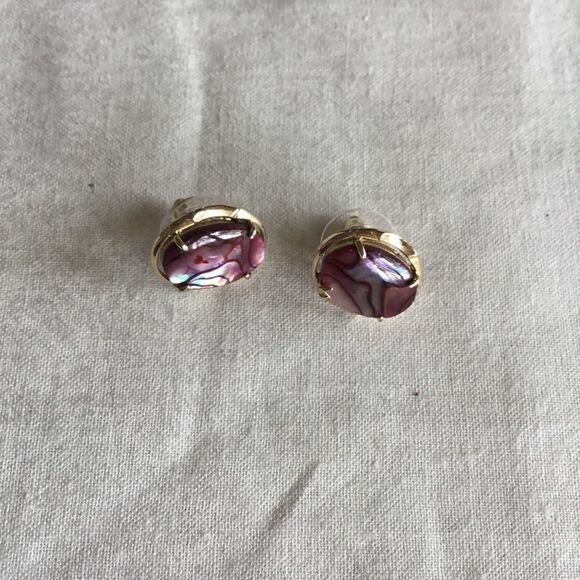 $10 ea or 3/$20 Goldtone Pink Shell Earrings - Picture 3 of 9